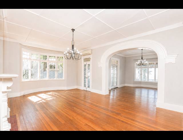 4 BEDROOM HOUSE FOR SALE IN ESSENWOOD